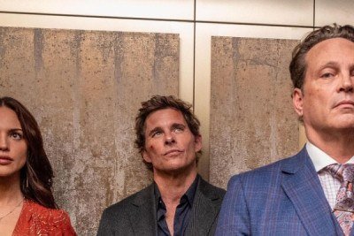 A nova comédia de ação original Hulu, 'Mike e Nick e Nick e Alice', estrelada por Vince Vaughn no papel de Nick, James Marsden no papel de Mike e Eiza González no papel de Alice, estreou na plataforma de streaming Disney+ no dia 27 de março de 2026 e já está disponível para quem é assinante assistir. 
 -  (crédito: Divulgação)