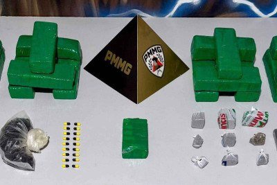 O ponto de distribuição de drogas foi desarticulado e várias apreenções foram feitas -  (crédito: Polícia Militar de Minas Gerais/Divulgação)