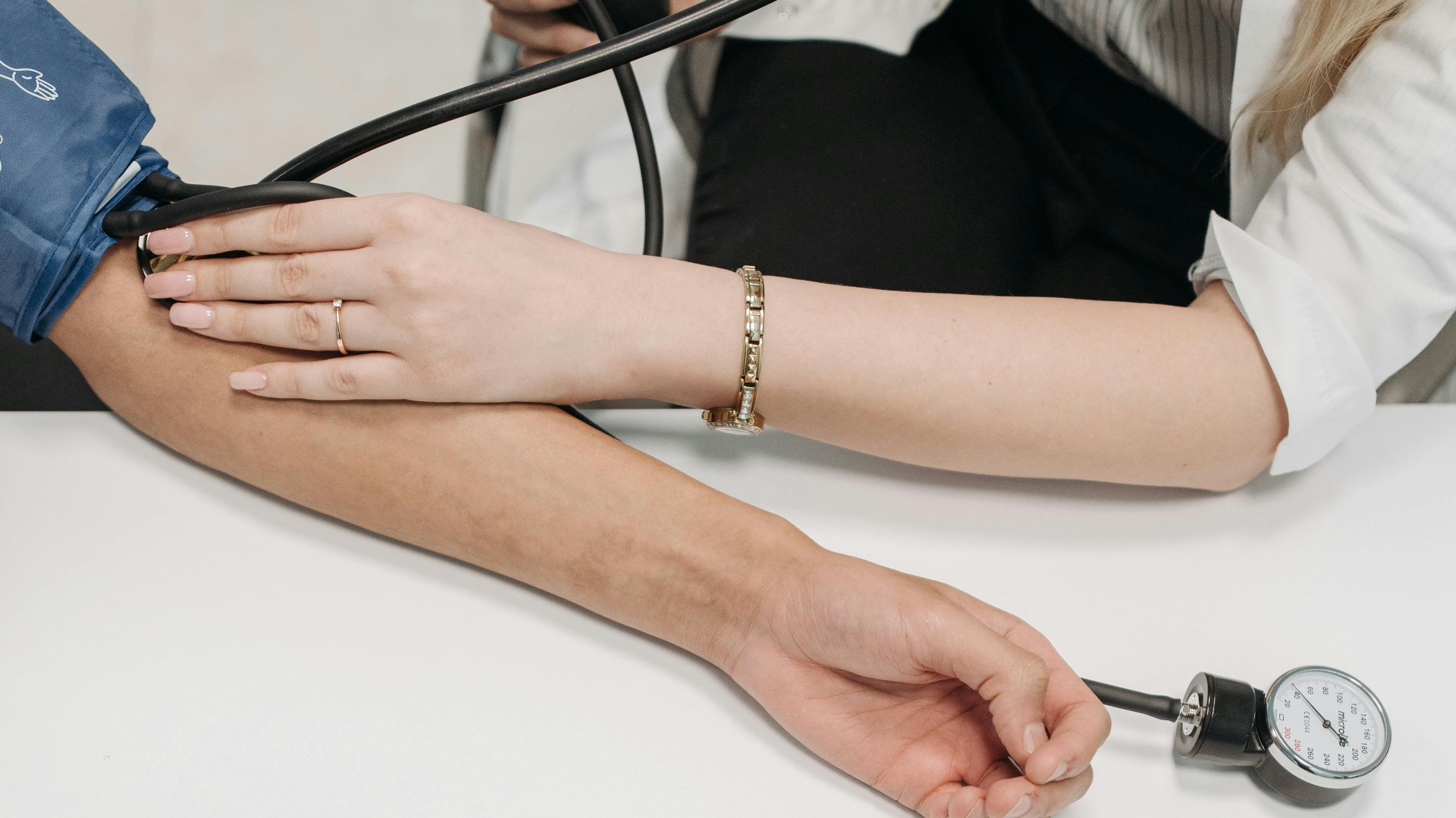 O controle da press&atilde;o arterial &eacute; vital para a sa&uacute;de cardiovascular, sendo complementado por uma dieta focada na preven&ccedil;&atilde;o da hipertens&atilde;o. -  (crédito: Pexels)