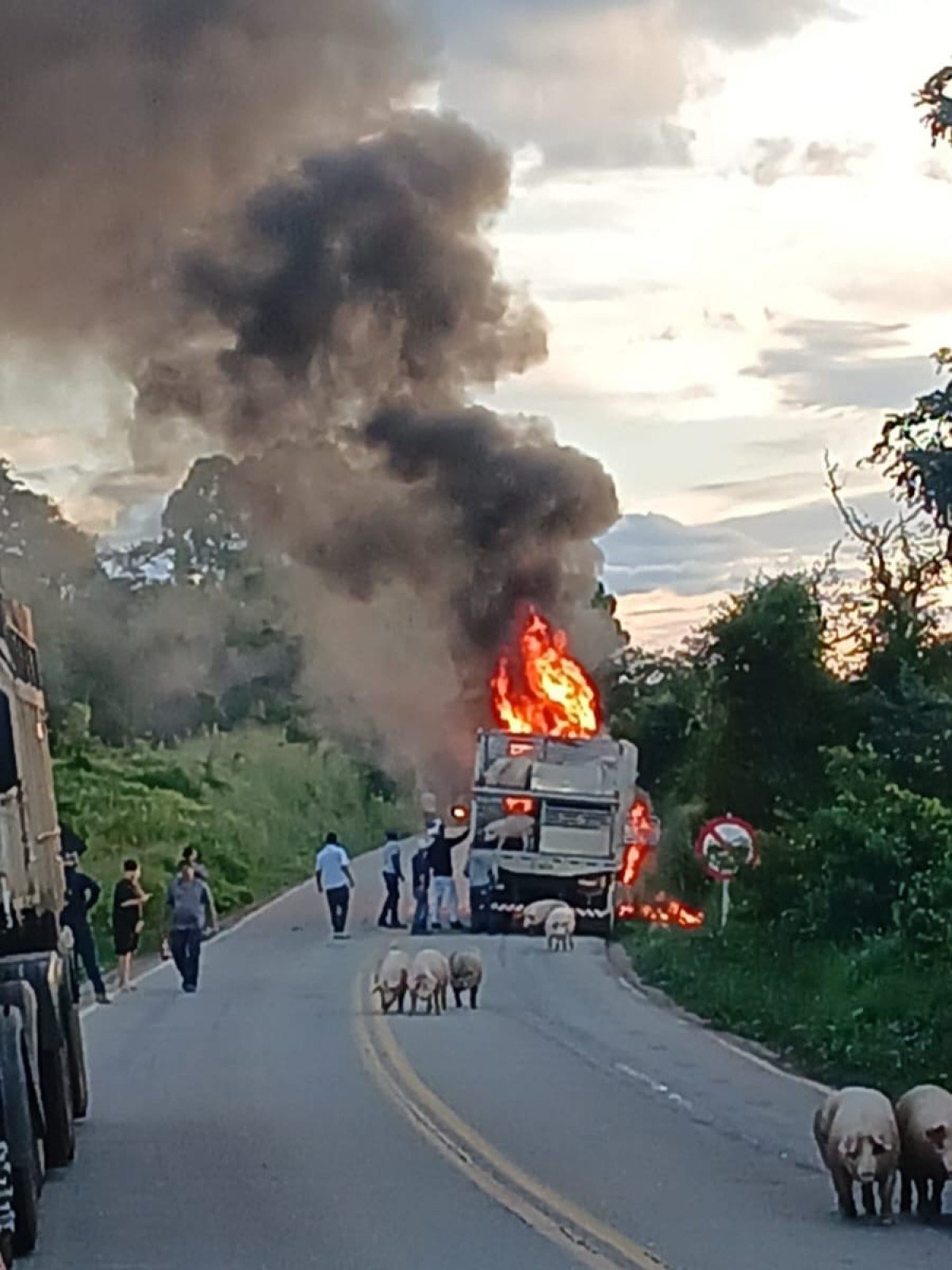 Inc&ecirc;ndio foi contido em 15 minutos pelos bombeiros e chamas consumiram mil litros de &aacute;gua -Corpo de Bombeiros Militar de Minas Gerais/Divulga&ccedil;&atilde;o