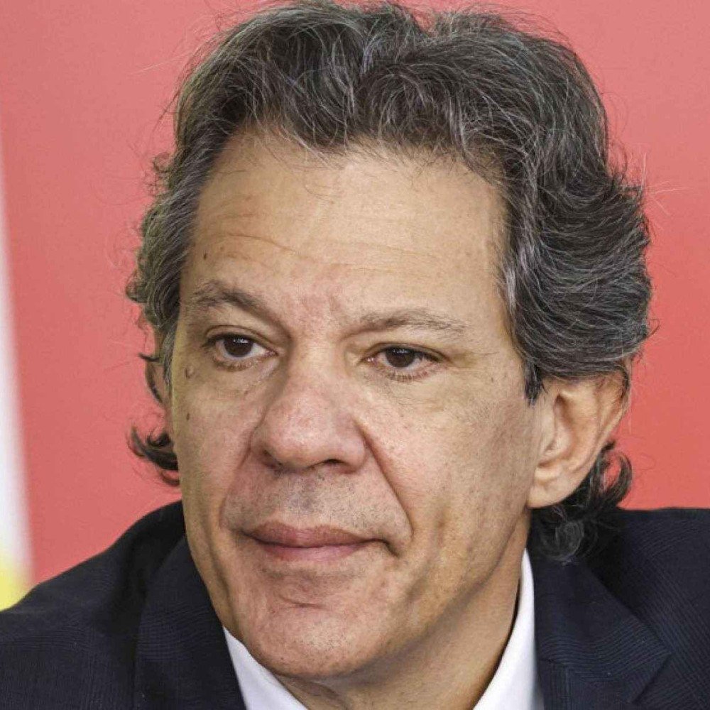 Haddad diz que só 'lavagem cerebral coletiva' explica empate de Lula e Flávio nas pesquisas