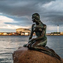 Menor do que muitos pensam, estátua da Pequena Sereia, em Copenhague, atrai levas de turistas - Imagem de BreakDown por Pixabay