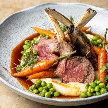 Intenso no sabor, cordeiro aparece em diferentes cortes e temperos em BH  - Victor Schwaner/Divulgação