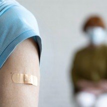 Vacina da gripe não aumenta risco da doença, alerta ministério - FreePik