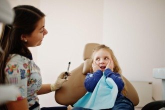 Atendimento odontológico a pacientes com TEA demanda adaptação nas clínicas