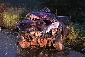 Acidente em Rio Casca, na Zona da Mata, ocorreu na madrugada desta quarta-feira (1/4) -  (crédito: Bombeiros Voluntários de São Domingos do Prata)
