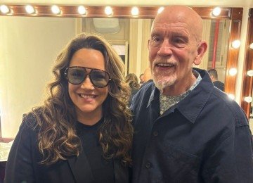 Ana Carolina prometeu traduzir a letra da versão brasileira de 'É isso aí' para John Malkovich  -  (crédito: Divulgação)