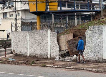 O motorista foi socorrido e encaminhado para um hospital da região -  (crédito: Edésio Ferreira/Reprodução)