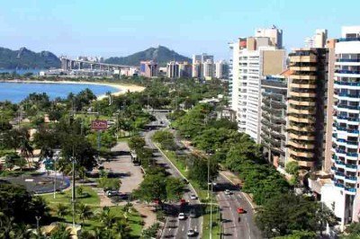 Vitória, capital do Espírito Santo, tem se destacado como um dos melhores destinos residenciais do Brasil devido à sua elevada qualidade de vida, segurança e infraestrutura. Conheça mais sobre o lugar que tem conquistado brasileiros! -  (crédito: Getuliorpj/Wikimédia Commons)
