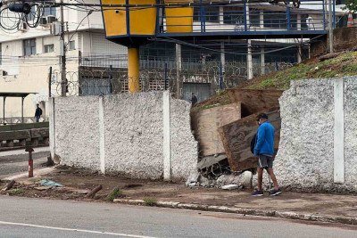O motorista foi socorrido e encaminhado para um hospital da região -  (crédito: Edésio Ferreira/Reprodução)