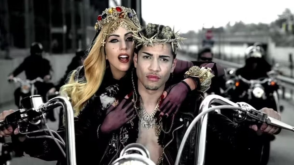 A m&uacute;sica "Judas" de Lady Gaga, lan&ccedil;ada em 2011, gerou pol&ecirc;mica ao reinterpretar a figura b&iacute;blica com uma vis&atilde;o moderna sobre trai&ccedil;&atilde;o e atra&ccedil;&atilde;o. -  (crédito: YouTube)