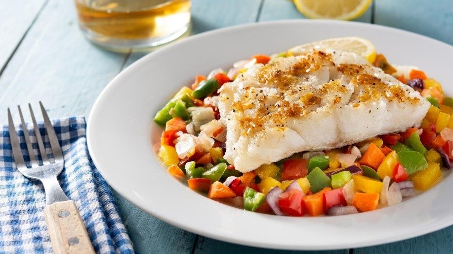 O consumo de peixe, como o bacalhau, exige aten&ccedil;&atilde;o ao preparo e &agrave; por&ccedil;&atilde;o para quem busca uma alimenta&ccedil;&atilde;o equilibrada e saud&aacute;vel -  (crédito: Freepik)
