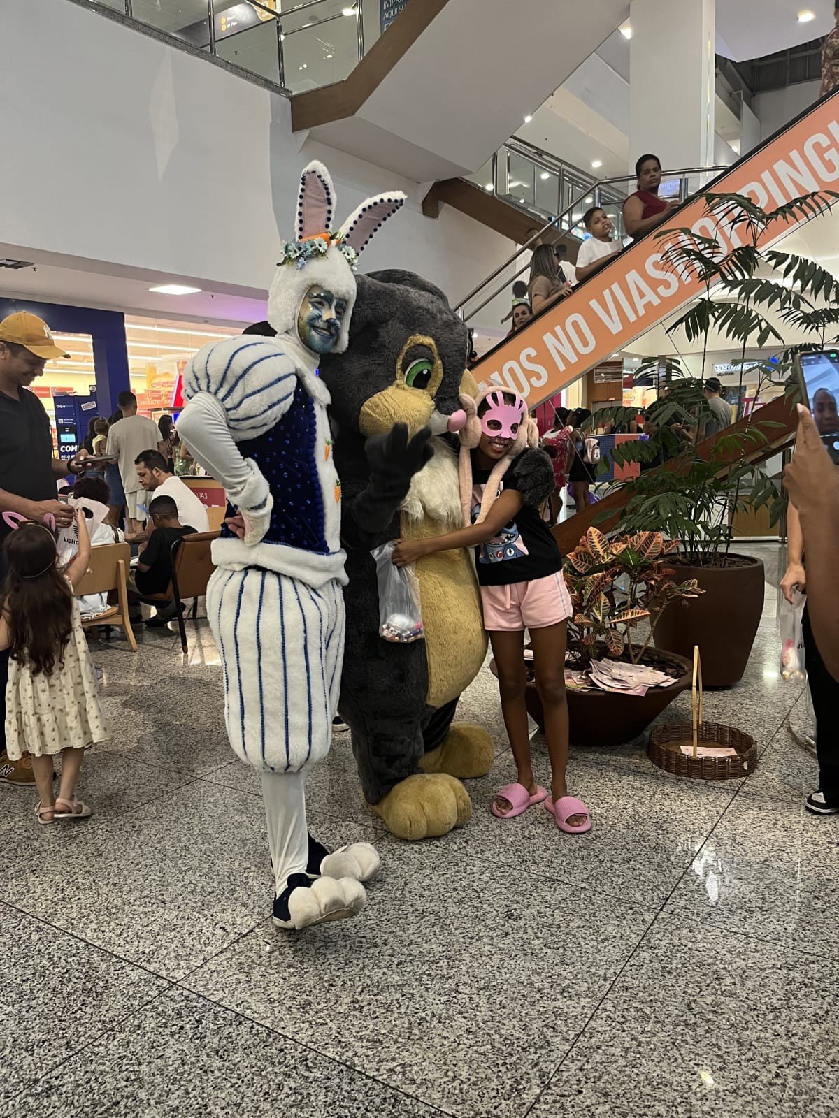 ViaShopping Barreiro convida as crian&ccedil;as a participarem da tradicional ca&ccedil;a aos chocolates pelos corredores do mall neste s&aacute;bado (4/4)