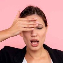 Olho irritado? Saiba como remover um cisco com segurança - Imagem Freepik