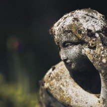 Família descobre sumiço bizarro de anjos em jazigo no Triângulo Mineiro - FreePik