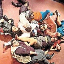 Peça 'A comédia do coração' expõe o conflito entre a paixão e a razão - Luiz Dias/Divulgação