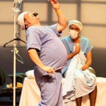 Peças em cartaz no feriadão convidam o público a rir e a pensar na vida - Santinhas do Pau Oco/divulga&ccedil;&atilde;o