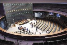 Reta final da janela partidária provoca um ‘vale-tudo pré-Páscoa’