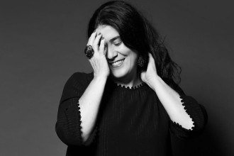 Mônica Salmaso, '100% feliz', faz concerto com a Filarmônica de Minas