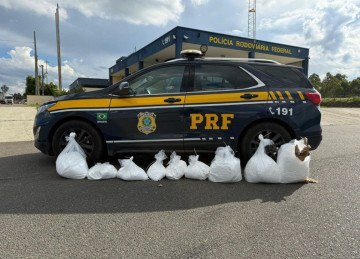 Carga de drogas foi achada em veículo acidentado na BR-381 -  (crédito: Divulgação/Polícia Rodoviária Federal)