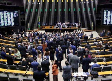 Entre os 53 deputados da bancada federal mineira, 13 revoaram ou estavam prestes a levantar voo, às vésperas desta Sexta-Feira da Paixão -  (crédito: BRUNO SPADA/CÂMARA DOS DEPUTADO)