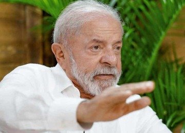 A forma subalterna como Bolsonaro e seus filhos se relacionam com Trump facilita a vida de Lula -  (crédito: Ricardo Stuckert/PR)