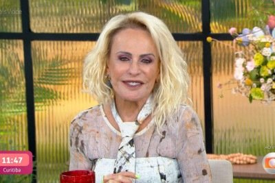 Ana Maria Braga completou 77 anos no dia 1º de abril de 2026 e recebeu uma ligação surpresa de Roberto Carlos enquanto apresentava o programa Mais Você, da TV Globo. O cantor ligou para parabenizar Ana Maria pelo aniversário e demonstrou todo o carinho que sente pela apresentadora.
 -  (crédito: Reprodução / TV Globo)