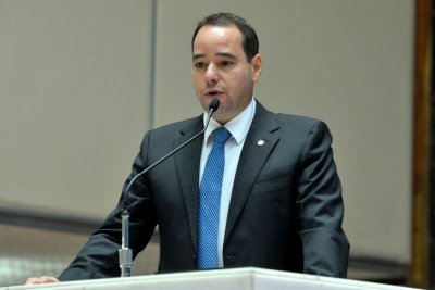 Luis Tibé se licencia do mandato por 120 dias em meio à perda de espaço do partido na Câmara dos Deputados  -  (crédito: Sarah Torres/ALMG)