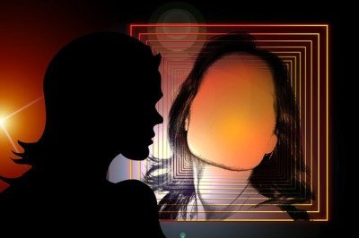 O Transtorno dissociativo de identidade é uma condição em que a pessoa apresenta duas ou mais identidades distintas, que podem assumir o controle do comportamento em momentos diferentes. Cada uma pode ter nome, idade, voz e até lembranças próprias -  (crédito: Gerd Altmann pixabay )