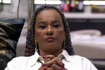 Eliminada com 94,17% dos votos, a atriz Solange Couto deu adeus ao Big Brother Brasil 2026. Ela foi a 11ª eliminada do programa, perdendo no paredão para Jordana e Marciele. Ambas ficaram com apenas 3,54% e 2,29% da média dos votos, respectivamente. -  (crédito: Reprodução/TV Globo)