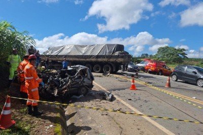 Acidente ocorreu na BR-491, em Muzambinho, no Sul de Minas -  (crédito: CBMMG/Divulga&ccedil;&atilde;o)