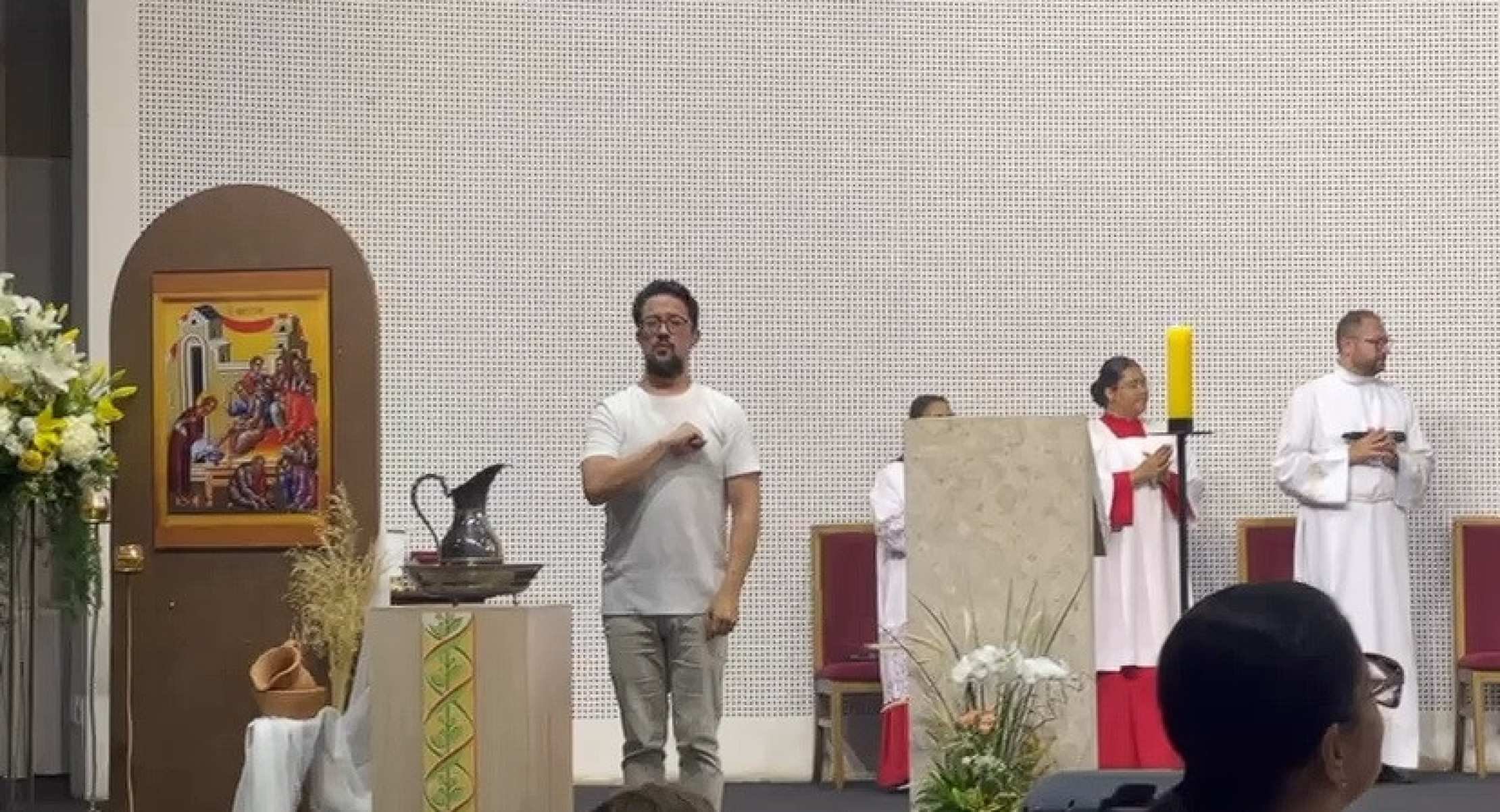 Celebra&ccedil;&atilde;o teve int&eacute;rprete de libras; fi&eacute;is participam da celebra&ccedil;&atilde;o desde as 19h-Arquidiocese De BH/Divulga&ccedil;&atilde;o