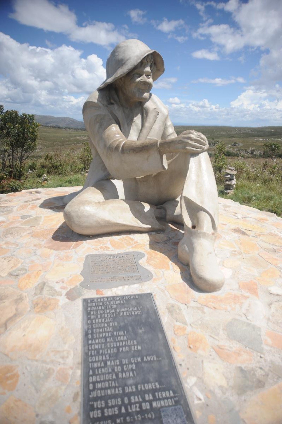 Antes mesmo de ser reinaugurada, a est&aacute;tua do Juquinha das Flores j&aacute; foi vandalizada-Alexandre Guzanshe/EM/D.A Press