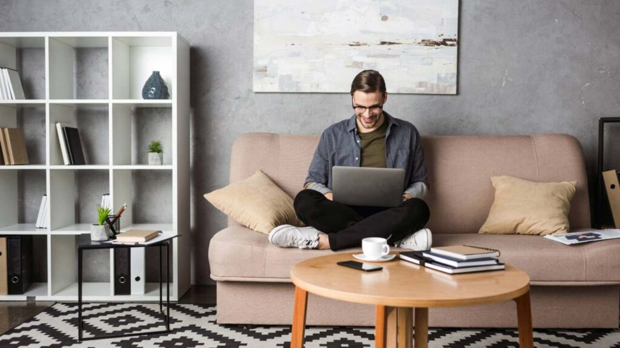 Home office e solidão: o preço invisível de trabalhar de casa - Portal Giro 10