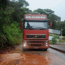 Grande BH: roteiro histórico vira cenário de buracos, curvas e abismos  - Alexandre Guzanshe/EM/D.A Press