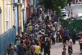 Tradição solidária: doação de peixes reúne pessoas desde a manhã de quinta 
