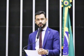 Deputado afirma que terá liberdade para apoiar candidatura do pai, o senador Carlos Viana
 -  (crédito: Kayo Magalhães/Câmara dos Deputados)