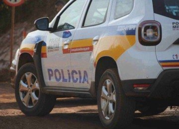 Uma equipe da Polícia Militar encontrou o corpo do jovem caído na Avenida dos Esportes, no Noroeste de BH -  (crédito: Juarez Rodrigues/EM/D.A Press)