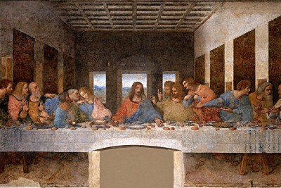 A representação da A Última Ceia mostra Jesus e os apóstolos alinhados de um mesmo lado da mesa, o que costuma causar estranhamento. Na prática, uma refeição daquele período não aconteceria assim, já que os participantes ficavam distribuídos ao redor. -  (crédito: janeb13/Pixabay)