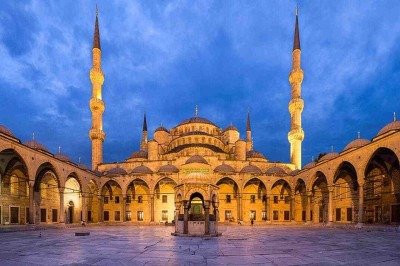 A cidade de Istambul, na Turquia, é repleta de construções históricas e impressionantes. O local foi palco de civilizações antigas que marcam a história da humanidade  Conheça os principais pontos turísticos da cidade que fica na Europa e na Ásia.:  -  (crédito: Benh LIEU SONG/Wikimedia Commons)