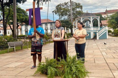 Em Mariana, os moradores costumam dizer 'subir a Cartuxa', um misto de sacrifício e busca de paz -  (crédito: Maria Luiza Brandão/Divulgação)