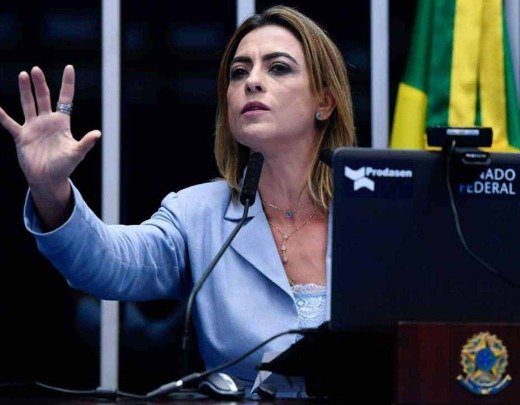 "A aprova&ccedil;&atilde;o do projeto responde a uma realidade urgente. O &oacute;dio &agrave;s mulheres n&atilde;o &eacute; abstrato, &eacute; estruturado, &eacute; crescente e ceifa vidas todos os dias"

&bull;&bull;&bull;&bull;
Soraya Thronicke (Podemos-MS)
Senadora, relatora do projeto que criminaliza misoginia&nbsp;&nbsp;