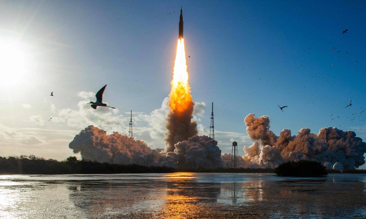 Artemis saiu da Flórida com direção à lua, nessa quarta-feira (1º) - (crédito: Jim Watson/AFP)