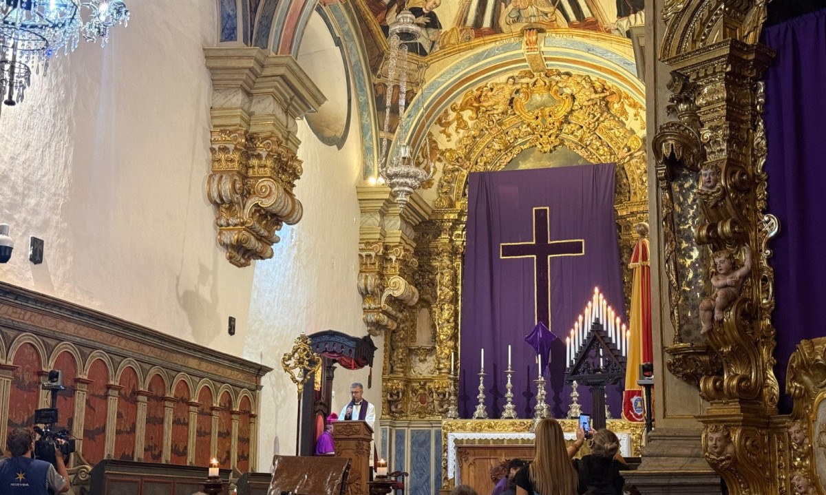 Em Mariana, na Região Central do estado, fiéis participaram de manhã do Ofício de Trevas - (crédito: Arthur Corrêa/Prefeitura De Mariana/Divulgação)