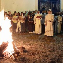 Veja imagens da bênção do fogo novo e procissão da luz - GUSTAVO WERNECK/EM/D.A PRESS