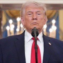 Terça-feira de fúria? Trump promete destruir centrais e pontes no Irã - Alex Brandon/Pool/AFP