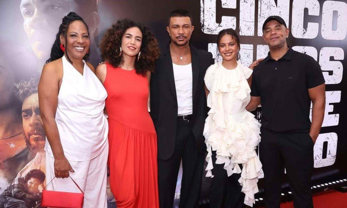 Rejane Faria, Bárbara Colen, Xamã, Bella Campos e o diretor Bruno Bini em noite de pré-estreia de 'Cinco tipos de medo' - (crédito: Divulgação)