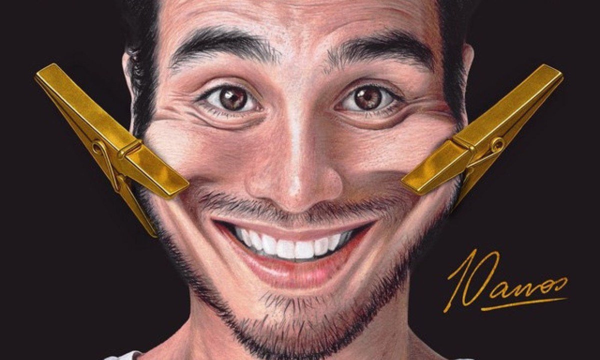 Ilustra&ccedil;&atilde;o mostra cantor Tiago Iorc com pregadores de roupa em cada canto da boca, for&ccedil;ando-o a dar um sorristo