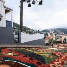 Ruas de Ouro Preto se cobrem de beleza para a procissão de Páscoa -  ANE SOUZ
