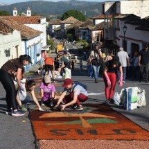Fé, arte e entusiasmo pelos tapetes devocionais nas ruas de cidades de MG - Gladyston Rodrigues/EM/D.A. Press